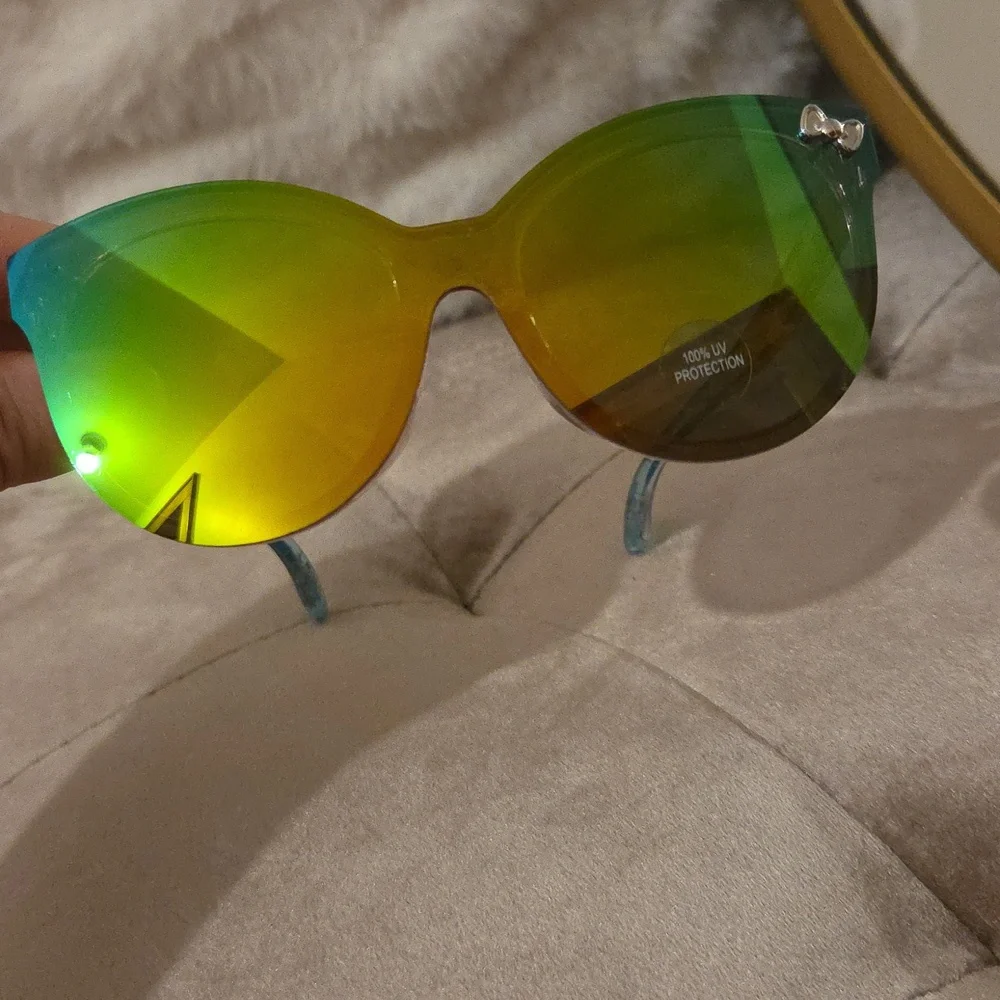 Hello Kitty Stylish Multicolor Sunglasses With HK Bow On Corner Emblem
